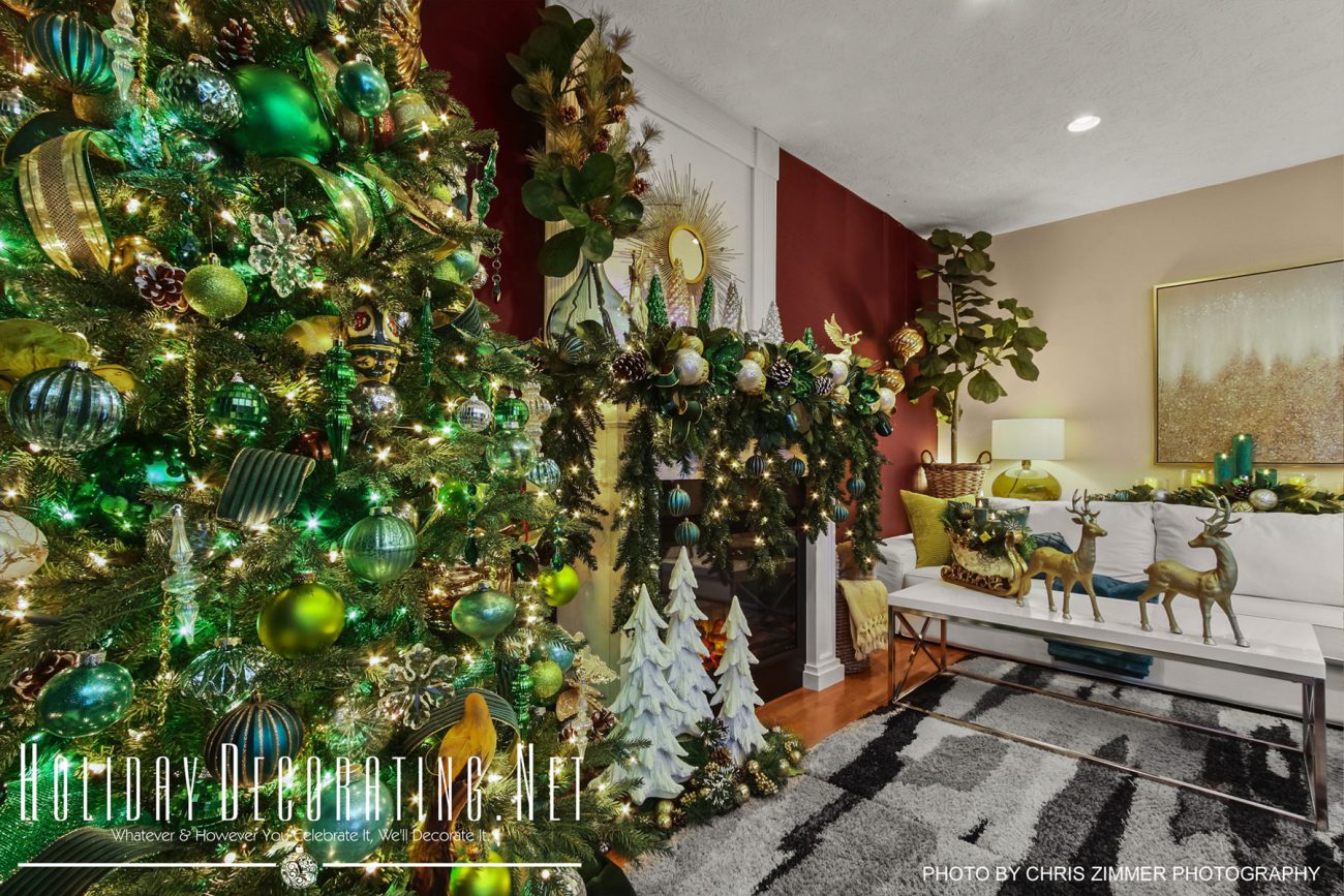 Living Room Decorated In Green For Christmas