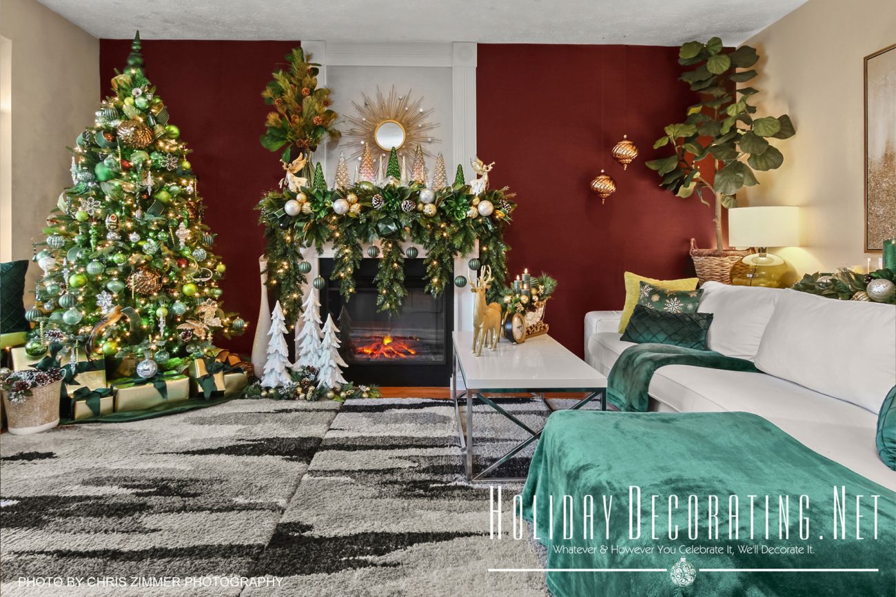 Living Room Decorated In Green For Christmas