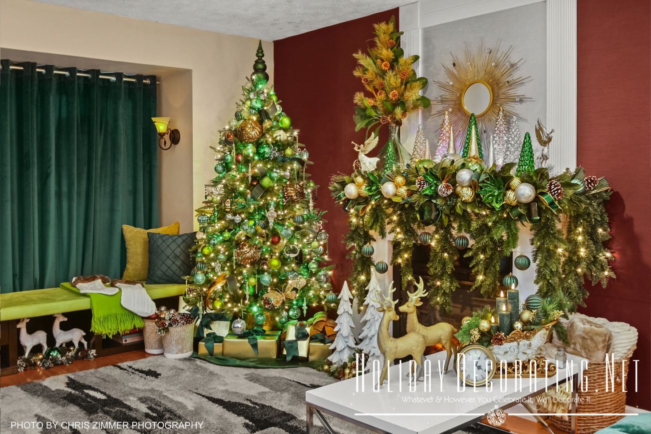 Living Room Decorated In Green For Christmas